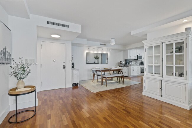 Building Photo - 1111 Crandon Blvd
