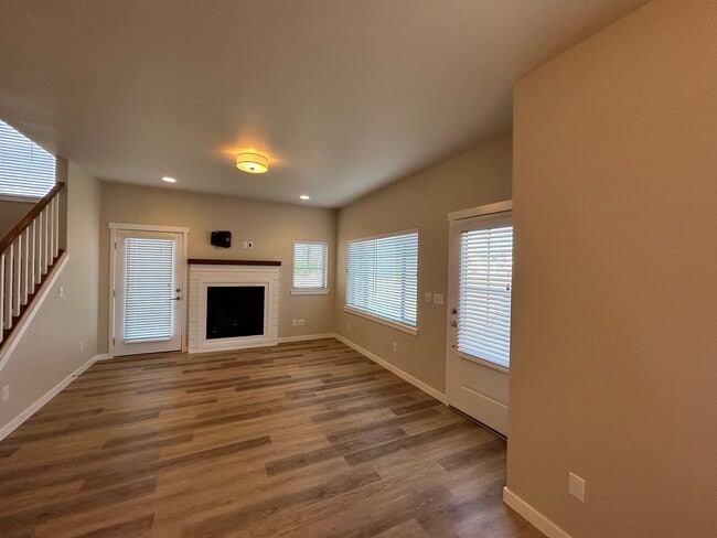Building Photo - 664 Springside Ln