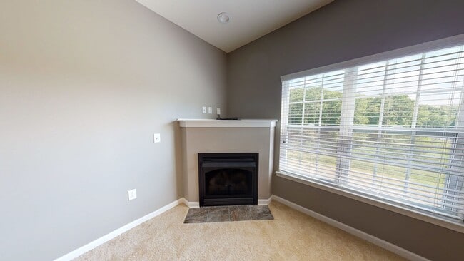 Building Photo - Second Floor Front Facing 2 Bedroom in a Gated Community!