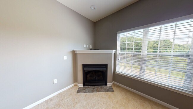 Foto del edificio - Second Floor Front Facing 2 Bedroom in a Gated Community!