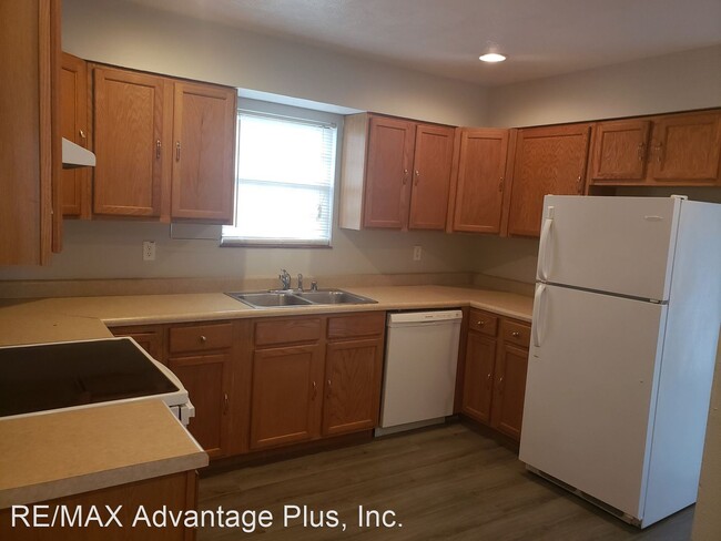 Building Photo - 3 br, 1.5 bath House - 105 Creekside Ct