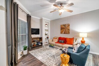 Hollister Place photo'