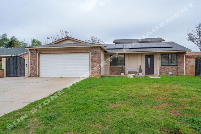 Foto del edificio - Luxury 4 Bed 3 bath