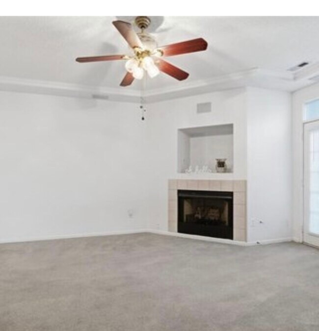 Foto del edificio - 682 Windbrook Cir