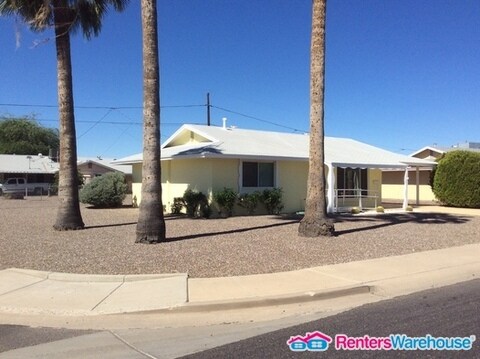 Primary Photo - 10901 W Canterbury Dr