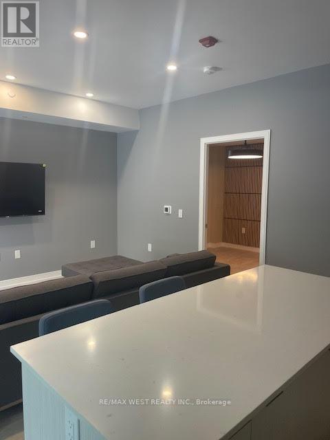 Building Photo - 172 Clonmore Dr