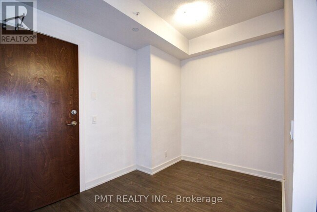 Photo du bâtiment - 2220 Lake Shore Blvd W