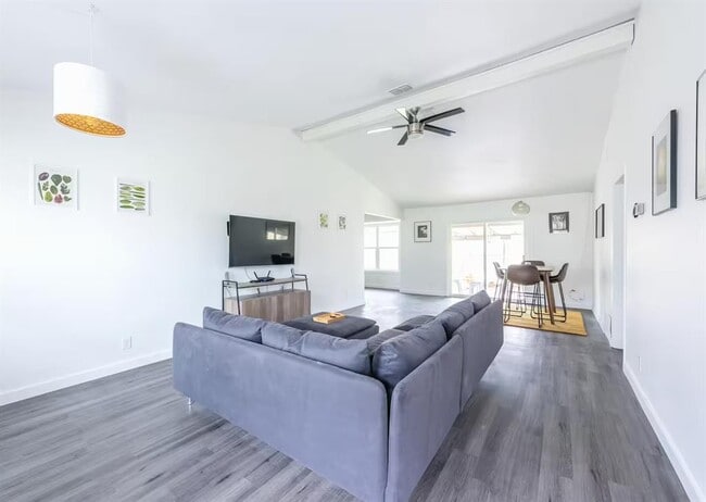 Foto del edificio - 9715 Dallum Dr