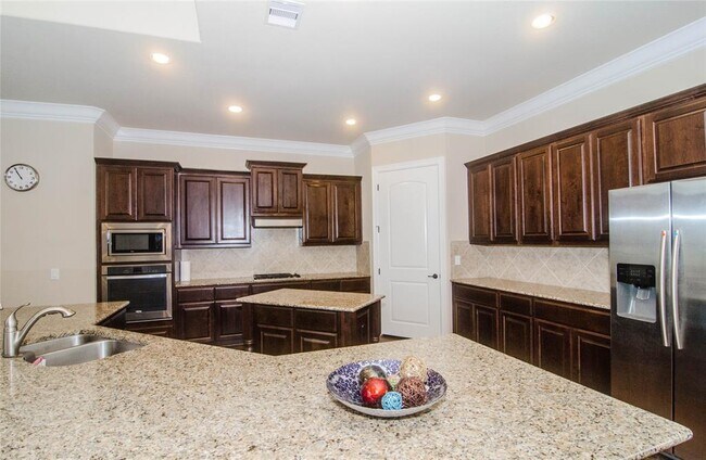 Foto del edificio - 5011 Wheaton Park Dr