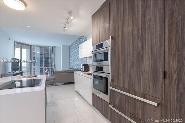 Foto del edificio - 851 NE 1st Ave