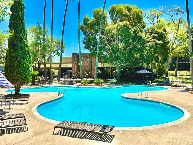 Foto del edificio - 6202 Friars Rd