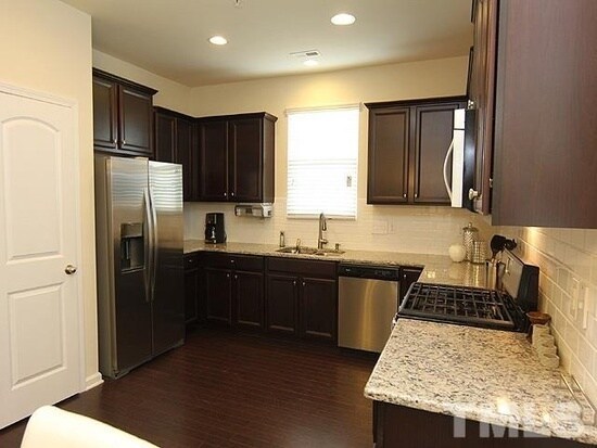Building Photo - Gorgeous 3 Bedroom, 2.5 Bathroom End Unit ...