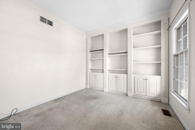 Building Photo - 122 Birch Dr