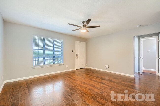 Building Photo - 306 Lakey Rd