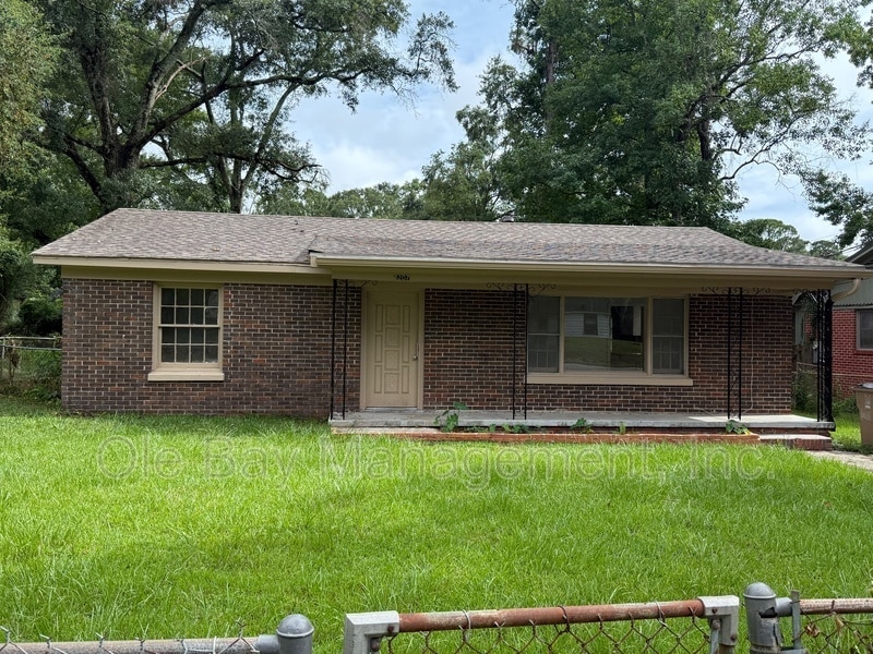 Primary Photo - 2207 Webb Ave