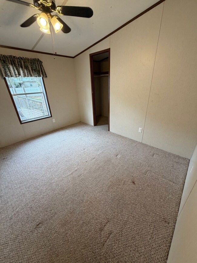 Building Photo - AVAILABLE NOW!