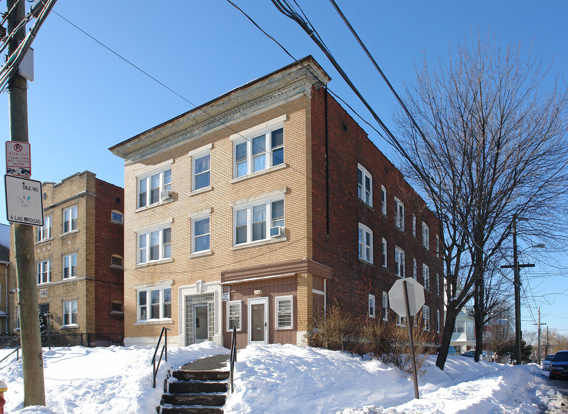 Building Photo - 193 Hillside Ave