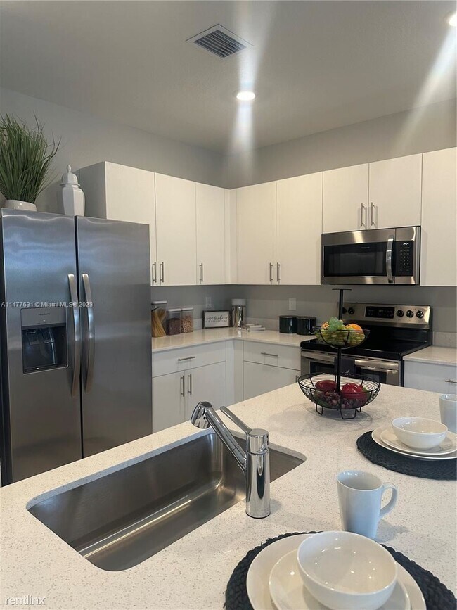 Foto del edificio - 3 br, 2.5 bath House - 11883 NW 47th Mnr #...