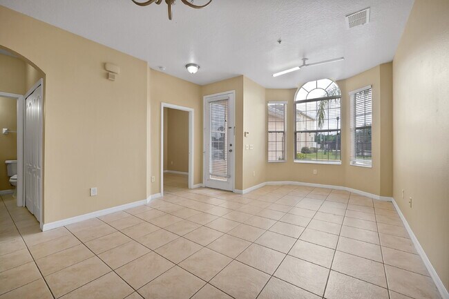 Foto del edificio - "Charming 3-Bed, 2-Bath Condo Oasis in Orlando – 1,000 Sq Ft of Comfort!"