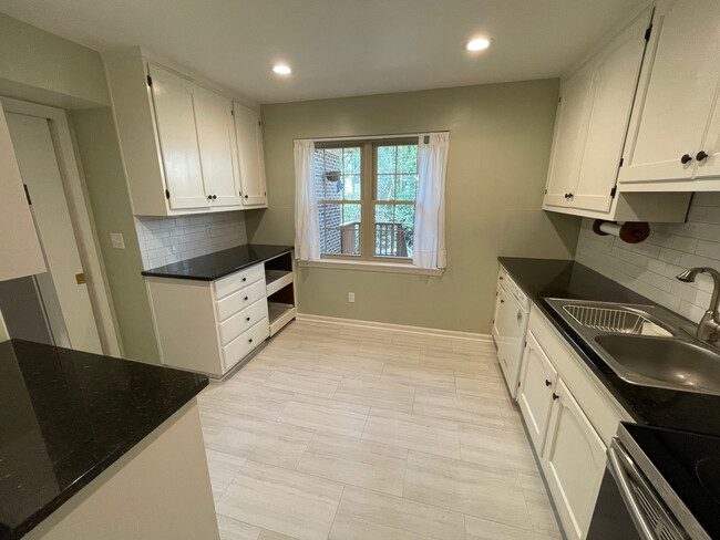 Foto del edificio - 4310 Wilderness Rd