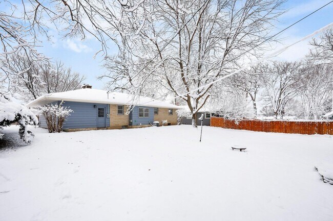 Building Photo - 3618 Cascade Rd