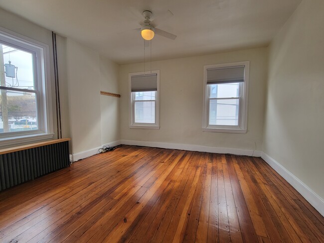 Building Photo - 247 E Allen St