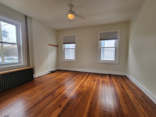 Foto del edificio - 247 E Allen St