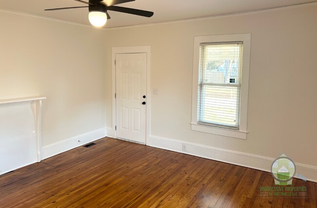 Building Photo - 25 W Main St