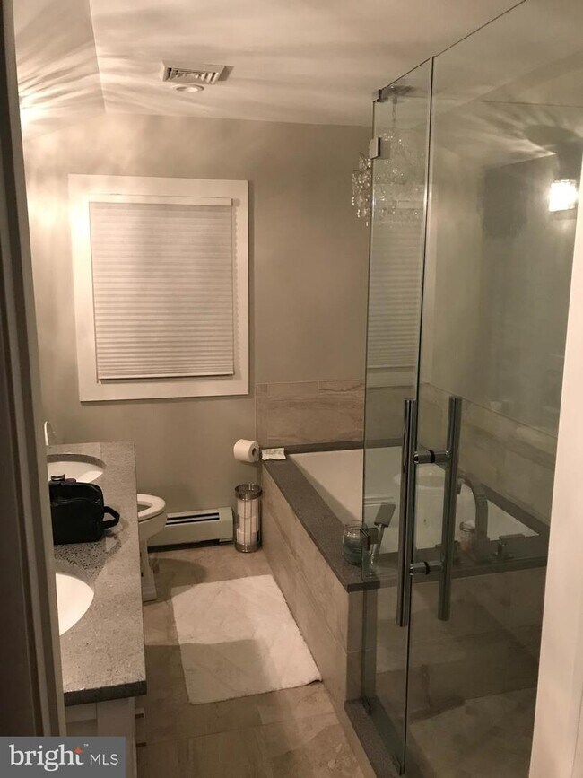 Foto del edificio - 111 Evergreen Rd