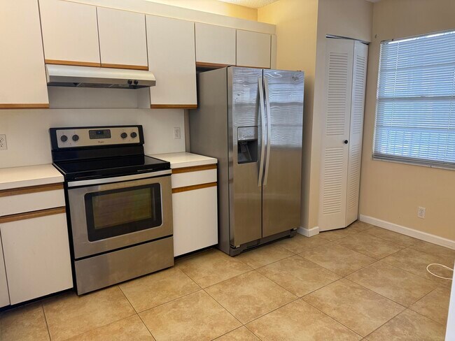 Foto del edificio - 1200 SW 124th Terrace