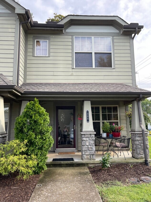 Foto principal - 105 4th Ave