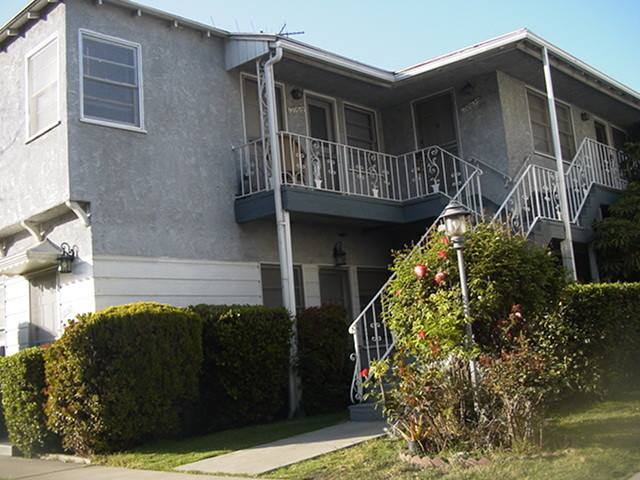 quaint 6-unit building - 12063 1/2 Hoffman St