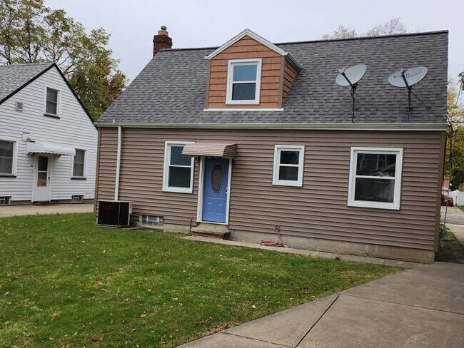 Back - 2813 Silverdale Ave