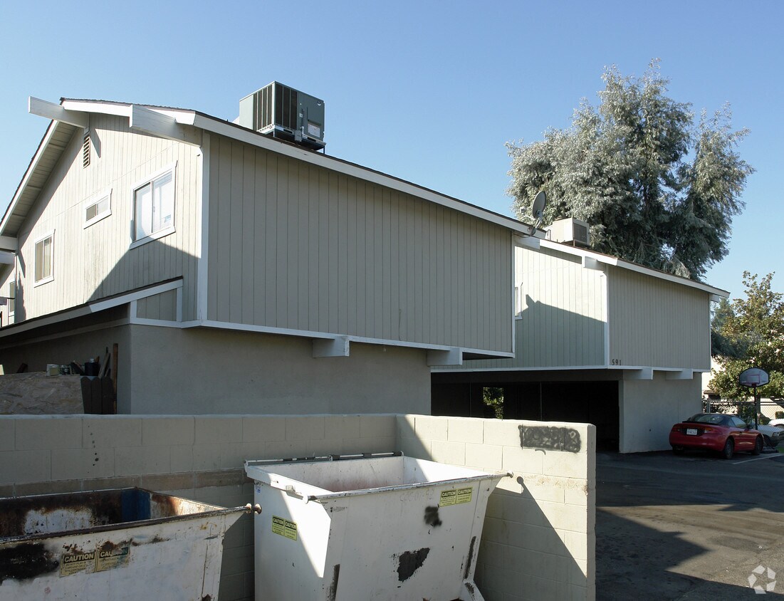 Foto principal - 591 W Ashlan Ave