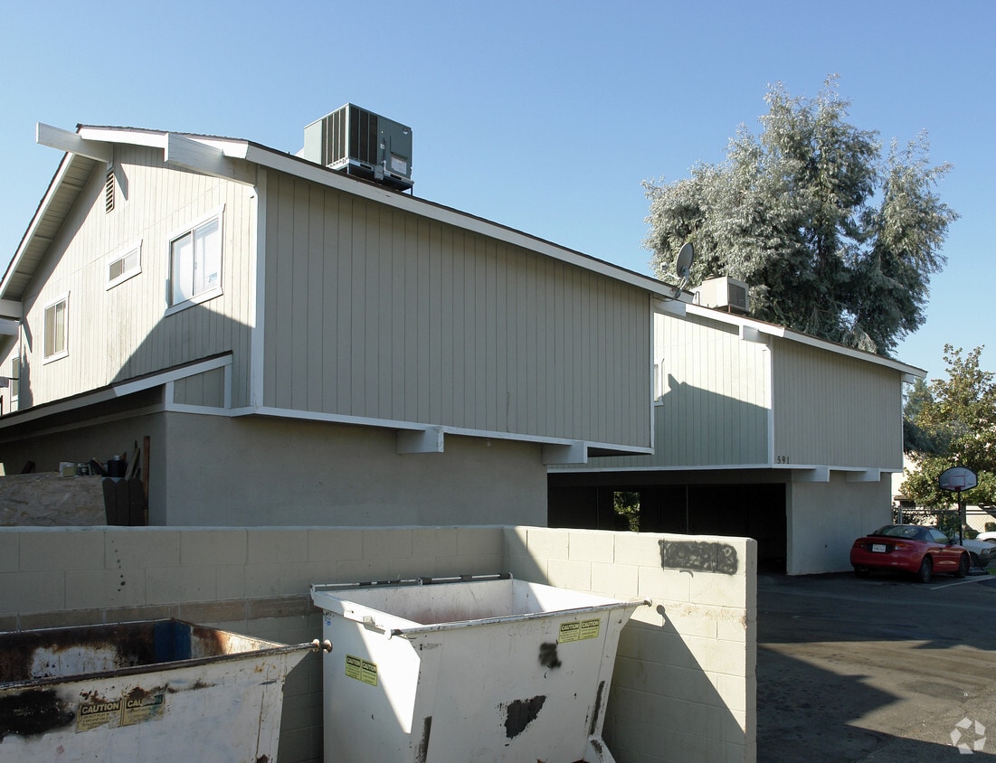 Primary Photo - 591 W Ashlan Ave