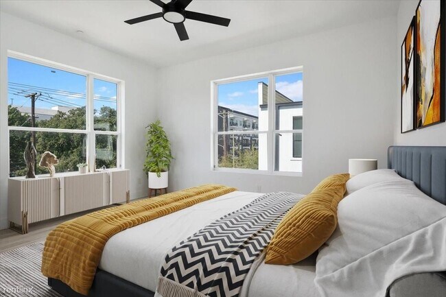 Foto del edificio - 3 br, 3 bath Condo - 2614 N Carroll Ave Un...