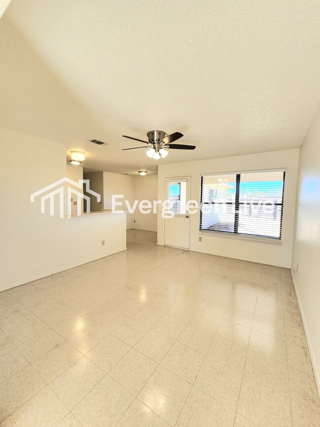 Building Photo - 2102 Santa Clara Ct