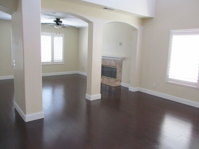 Building Photo - Desirable Chula Vista 4 Bdr 3 Bath Beautiful Home