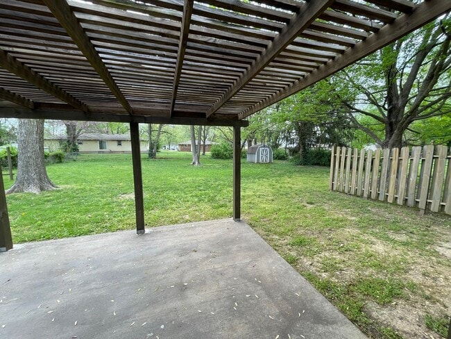 Building Photo - Great Location in Nixa!