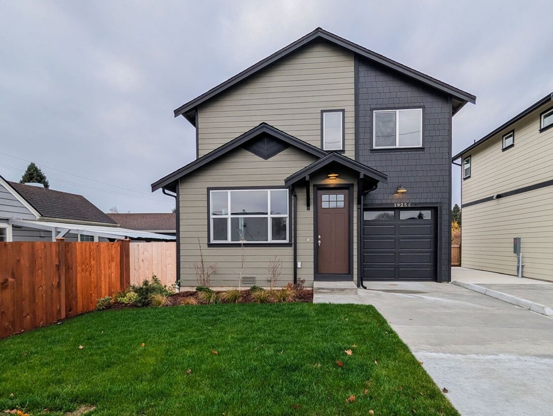Foto principal - **Move-In Special** Beautiful Brand New Construction 3 bed, 2.5 bath home!