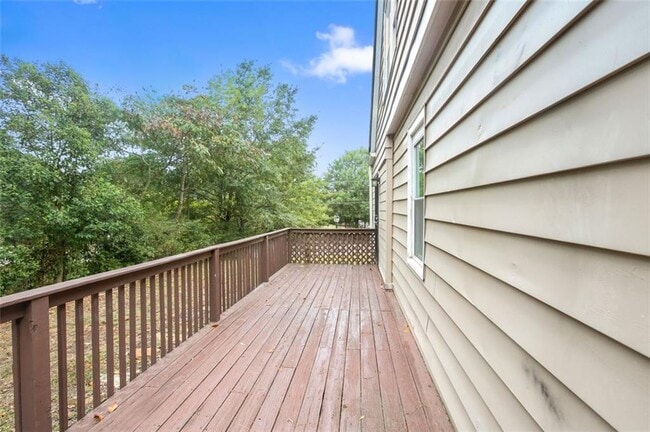 Building Photo - 2992 Memorial Dr SE