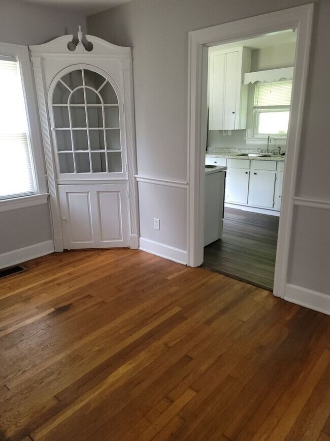 Building Photo - 1411 Hill St