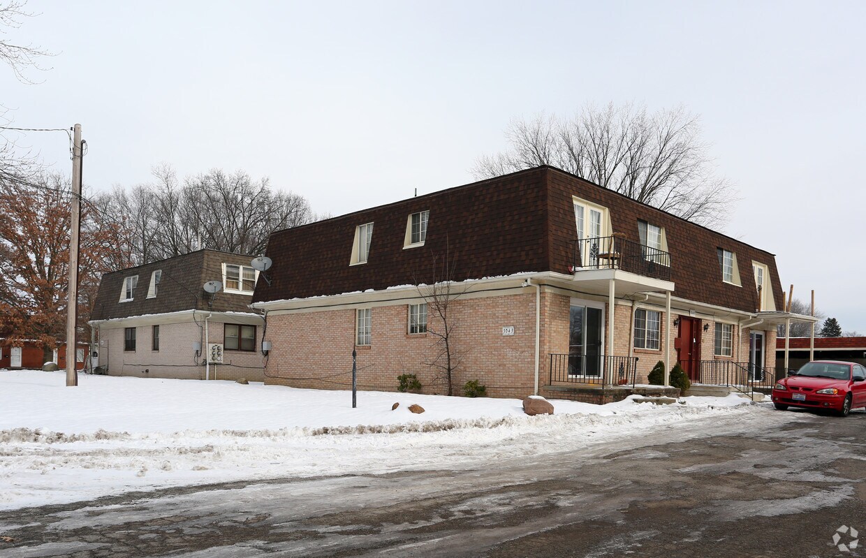 Building Photo - 3041-3045 Green Acres Dr