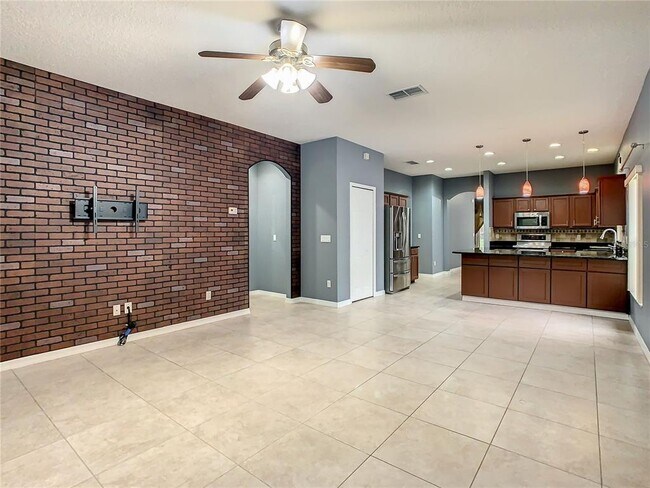 Building Photo - 917 Silvertip Rd