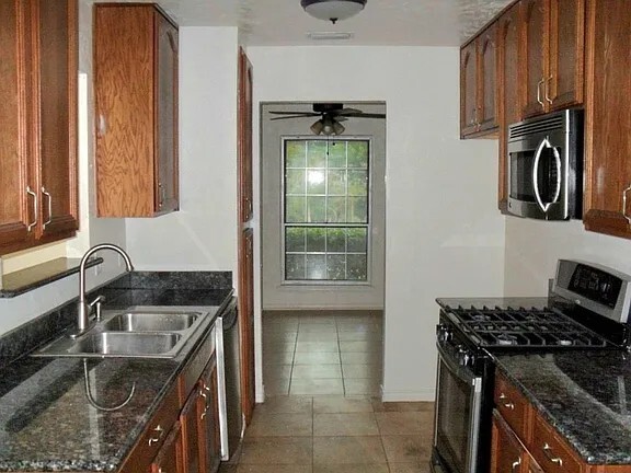 Foto del edificio - 1615 Springbrook St
