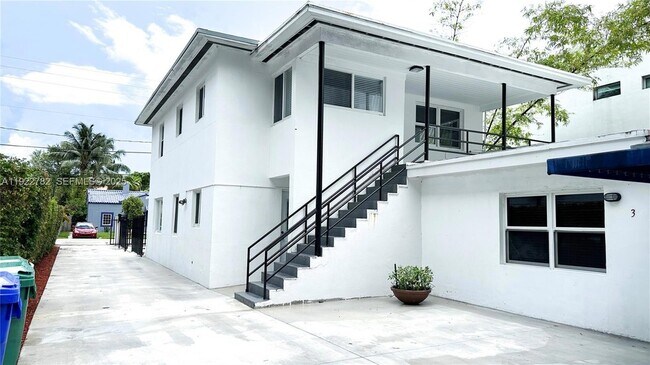 Foto del edificio - 2240 SW 16th Ct
