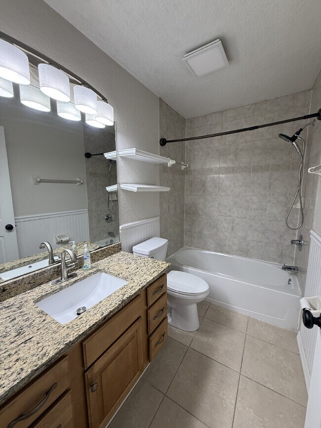 Foto del edificio - 3-bedroom, 2-bathroom