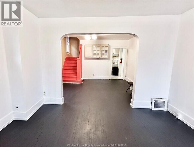 Building Photo - 672 Tournier St