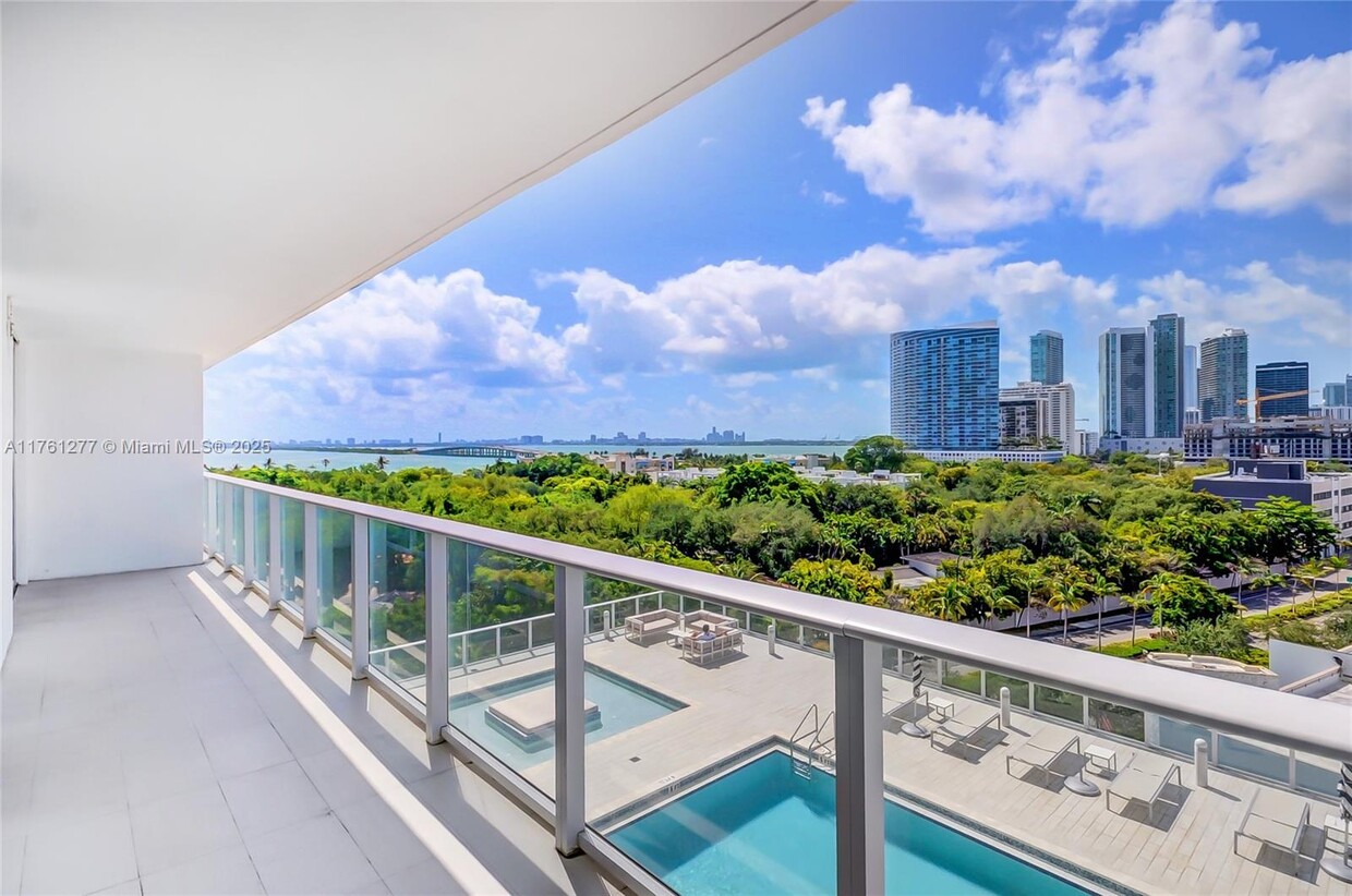 Foto principal - 4250 Biscayne Blvd