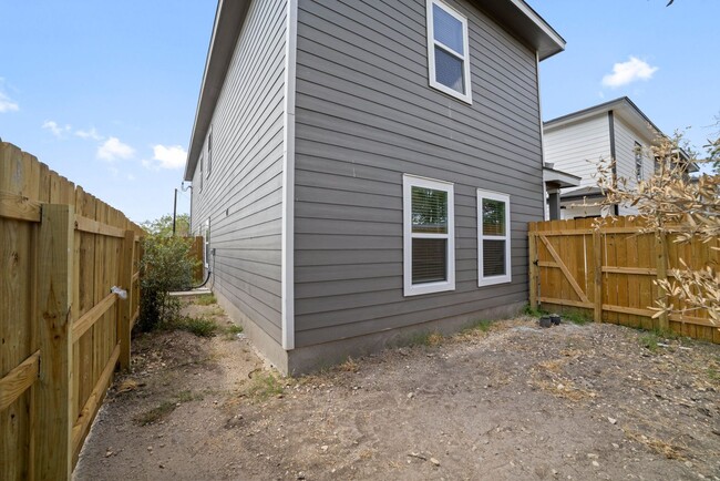 Photo - MOVE IN SPECIAL!! CALL FOR MORE DETAILS Townhome